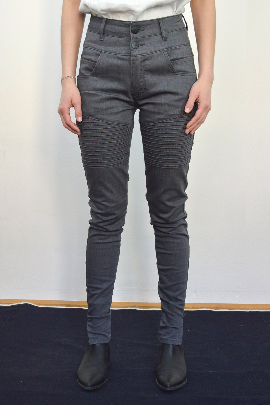 skinny jeans, graue jeans, denim, nachhaltige Jeans produziert in Europa, Highwaist, Volgger Studio